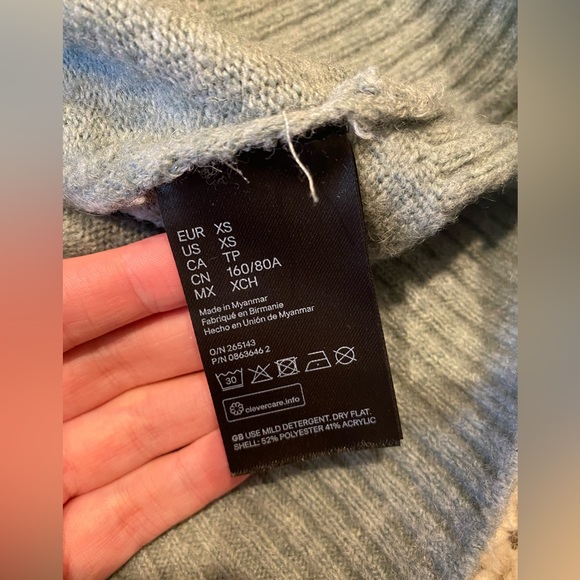 H&M V-Neck Sweater - Picture 6 of 7